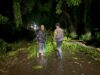 Bhabinkamtibmas Desa Pasir Putih Cek Rumah Warga Terdampak Pohon Tumbang Akibat Cuaca Ekstrem