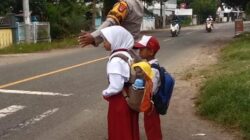 Bhabinkamtibmas Desa Goa Laksanakan Giat Rawan Pagi di Depan SD Negeri 1 Goa