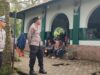 Personel Polsek Kopang Amankan Obyek Wisata Religi Makam Ketaq, Pastikan Pengunjung Nyaman dan Aman