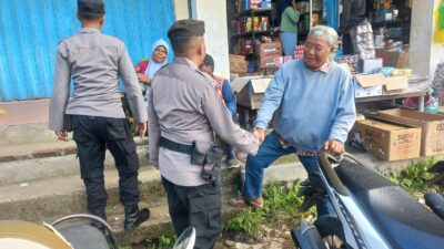 Patroli Dialogis SPKT II Polsek Pringgarata di Pasar Umum, Sampaikan Pesan Kamtibmas dan Antisipasi 3C