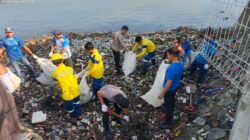 Gotong Royong Bersama di Pelabuhan Bima, Tumbuhkan Kesadaran Pentingnya Kebersihan Lingkungan