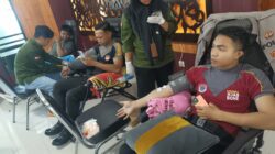 Personel Polres Sumbawa Barat turut warnai kegiatan Donor Darah Dalam Rangka Peringatan HUT Persit Kartika Candra Kirana Ke-80