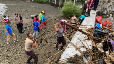 Polres Bima Kota Pimpin Kerja Bakti Dukung Program ASRI Polda NTB di Pantai Amahami