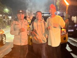 Patroli Cipkon, Polsek Donggo Laksanakan Pengamanan Pawai Obor Menyambut Bulan Suci Ramadhan 1447 H/2026 M, di Desa Rora