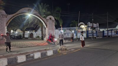 Lalu Lintas Lancar, Polsek Gerung Kawal Salat Tarawih