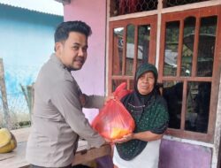 Tebar Kebahagiaan di Bulan Suci Ramadhan Dengan Berbagi, Bhabinkamtibmas Polsek Woha Salurkan Sembako
