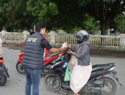 Hangatkan Sore Menjelang Berbuka Puasa dan Raih Berkah di Bulan Suci Ramadhan Satresnarkoba Polres Bima Kabupaten Bagikan Takjil