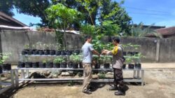 Bhabinkamtibmas Dampingi Warga Desa Bengkel Kelola Lahan Produktif