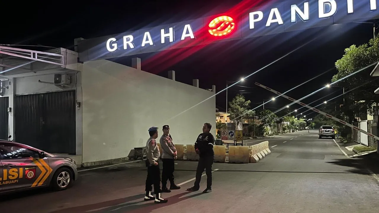 Waspada Kriminalitas Malam Hari, Polsek Labuapi Jaga Ketat Kawasan Perumahan di Lombok Barat