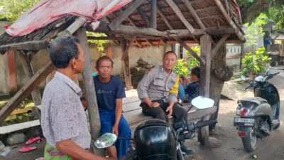 Bhabinkamtibmas Korleko Selatan Sambangi Warga Banjar Getas, Ajak Aktifkan Ronda Malam