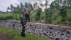 Bhabinkamtibmas Desa Masbagik Selatan Laksanakan Cek Lahan P2B di Dusun Peresak Selatan