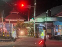 Personel Polsek Jereweh Laksanakan Pengamanan Shalat Tarawih, Jaga Situasi Tetap Kondusif