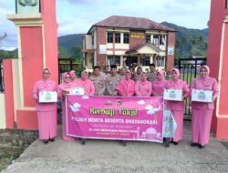 Indahnya Kebersamaan, Polsek Monta dan Bhayangkari Polres Bima Kabupaten Bagikan Takjil Berbuka Puasa Bagi Masyarakat