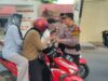 Ramadhan Penuh Kepedulian, Sat Samapta Polres Dompu Turun ke Jalan Berbagi Takjil