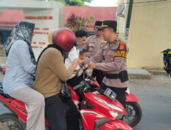 Ramadhan Penuh Kepedulian, Sat Samapta Polres Dompu Turun ke Jalan Berbagi Takjil