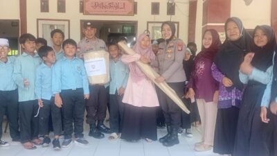 Polda NTB Tanamkan Kesadaran Kamtibmas Sejak Dini kepada Siswa SDN 4 Bajur