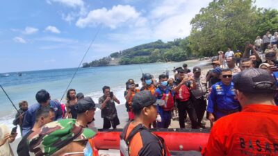 Ditpolairud Polda NTB Evakuasi Jenazah Tanpa Identitas dari Perairan Senggigi ke RS Bhayangkara