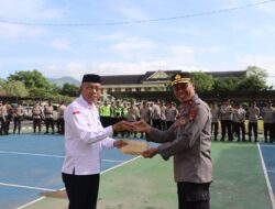 563 Personel Polres Bima Kota Serahkan Zakat Fitrah kepada Baznas Kota Bima