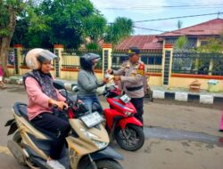 Berbagi Berkah Ramadan, Gabungan Sat Tahti, SiTIK dan SPKT Polres Dompu Bagikan 250 Takjil untuk Pengguna Jalan