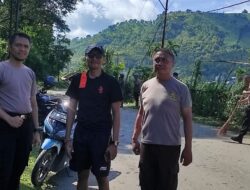 Jelang Idul Fitri, Polsek Rasanae Timur Bersama Warga Gotong Royong Bersihkan Jalan Dodu
