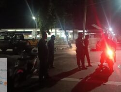 Polisi dan Pol PP Antisipasi Perang Petasan, Kabag Ops Polres Lotim Pimpin Patroli Blue Light di Depan Pendopo Bupati