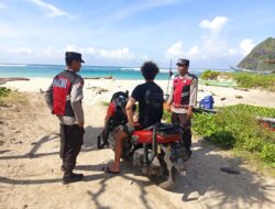 *Patroli Dialogis di Kawasan Wisata, Polsek Sekongkang Imbau Wisatawan Utamakan Keselamatan*