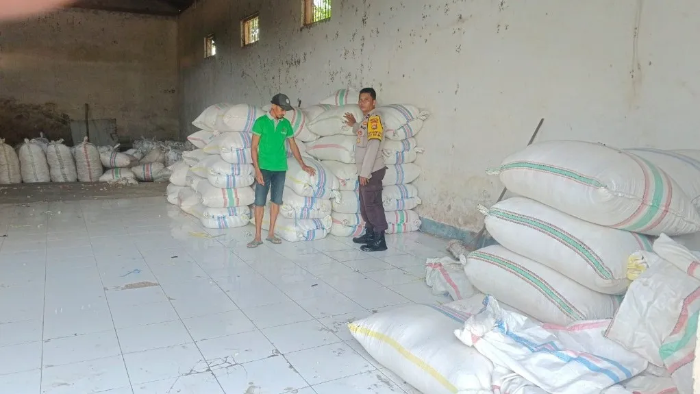 Upaya Polsek Gerung Jaga Stabilitas Distribusi Jagung Lokal