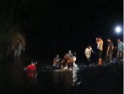 Personel Polsek Sakra Timur Lakukan Olah TKP Penemuan Bocah Tenggelam di Waduk Surabaya