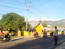 Prioritaskan Keselamatan Anak Sekolah, Personel Polsek Plampang Gelar Giat ‘Strong Point’ Pagi