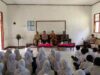 Gelar Sosialisasi di SMPN Tarano, Waka Polsek Empang Tegaskan Larangan Balap Liar dan Knalpot Bising