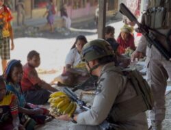 Patroli di Sinak, Ops Damai Cartenz Perkuat Kedekatan dan Rasa Aman Warga