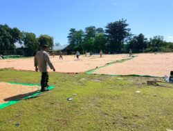 Dukung Ketahanan Pangan Nasional, Bhabinkamtibmas Polsek Manggelewa Pantau Hasil Panen Jagung Warga