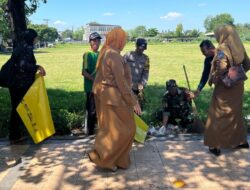 Sinergi Aparat Tertibkan PKL di Depan Sekolah Dasar