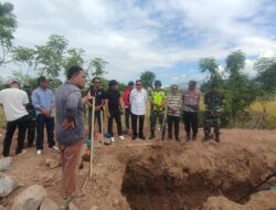 Sinergi Polri Sukseskan Program Pemerintah, Kapolsek Bolo Hadiri Peletakan Batu Pertama KDKMP Desa Nggembe