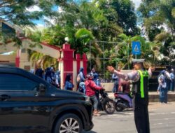 SAT LANTAS LAKSANAKAN STRONG POINT SIANG, WUJUDKAN KAMSELTIBCAR LANTAS YANG AMAN DAN KONDUSIF