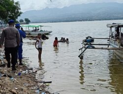 PAM Wisata, Satpolairud Polres Bima Kabupaten Terapkan Metode Patroli Jalan Kaki di Kawasan Wisata Pantai Kalaki