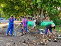 Sat Polairud Polres Sumbawa Bersama Warga Gelar Giat ASRI di Kawasan Pesisir Pantai Amanwana