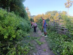 Bhabinkamtibmas Desa Tarusa Ajak Warga Gotong Royong Bersihkan Sampah dan Semak Belukar