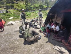 Satgas Damai Cartenz Laksanakan Patroli dan Layanan Kesehatan di Pengungsian Gigobak Sinak, Wujud Nyata Kepedulian kepada Warga