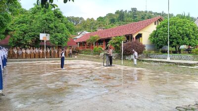 Polres Bima Kota Jadikan Pembina Upacara di Sekolah, Ajak Pelajar Jadi Generasi Disiplin dan Taat Hukum