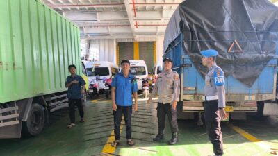 Patroli HEBAT di Pelabuhan Poto Tano, Polisi Ingatkan Keselamatan dan Keamanan Penumpang