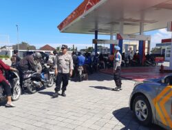 Cegah Antrean Panjang, Polsek Labuapi Intensifkan Patroli di Sejumlah SPBU Guna Pastikan Stok BBM Aman