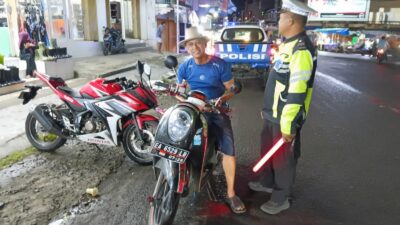 POLRES DOMPU GELAR BLUE LIGHT PATROL DAN STRONG POINT MALAM, WUJUDKAN KAMSELTIBCAR LANTAS YANG KONDUSIF