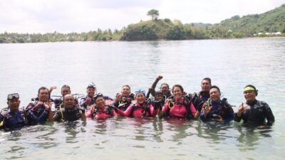 Bhayangkari NTB Gelar Penanaman Terumbu Karang di Hari Bumi