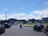 Prioritas Jalur Haji: Aksi Sigap Personel Polres Lombok Barat Amankan Rombongan di Bundaran GMS