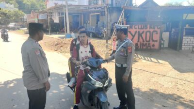 Peduli Keselamatan, Satlantas Polres Bima Kabupaten Sosialisasikan Tertib Berlalulintas ke Komunitas Ojek