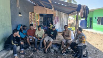 Bhabinkamtibmas Polres Bima Kota Himbau Sopir Truk Jaga Kamtibmas Saat Antrian Timbangan Jagung