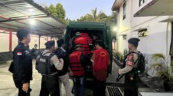 Unit Patmor Sat Samapta Polres Dompu Kawal Ketat Tahanan Menuju Sidang di PN Dompu