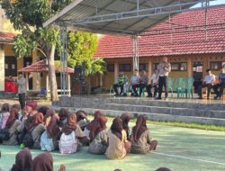 SAT LANTAS POLRES DOMPU GELAR “POLICE GOES TO SCHOOL” DI SMAN 2 DOMPU, TANAMKAN KESADARAN TERTIB BERLALU LINTAS SEJAK DINI