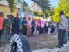Bhabinkamtibmas Kelurahan Dalam Bersama Warga Gelar Gotong Royong Jumat Bersih di Jembatan Pelangi